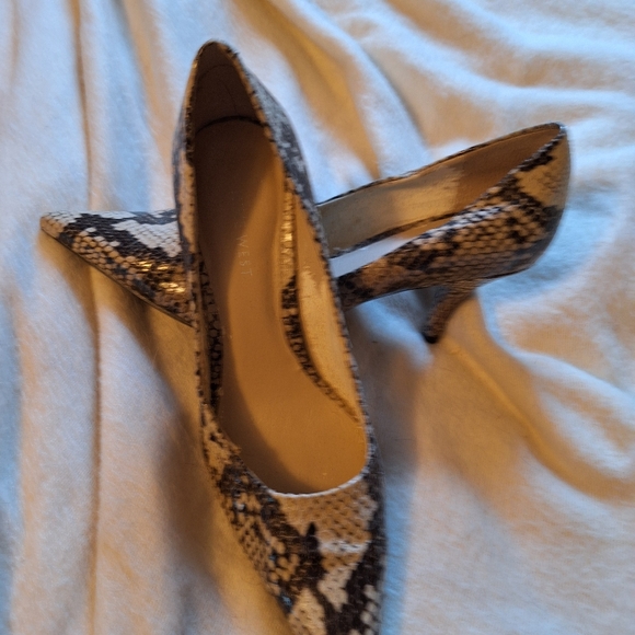 Nine West snakeskin pointy pumps 7 M - Picture 9 of 9